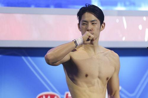 明星吴建豪照片,光影交错，演绎不凡风采