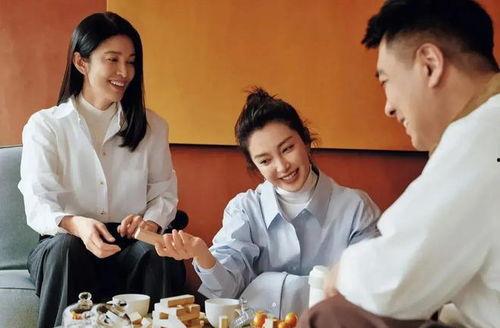 为了吃瓜进娱乐圈,她意外踏入娱乐圈的奇幻之旅