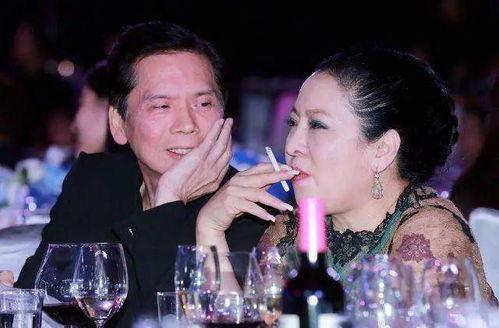 吃瓜博主娱乐圈博主,揭秘吃瓜博主与娱乐圈博主背后的故事